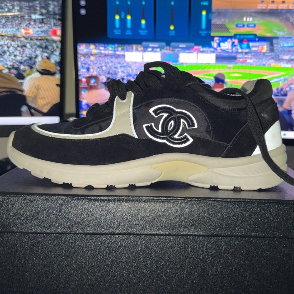 Chanel Runners/sneakers
Size 40 EU
Size 7 men’s 
Used